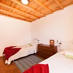 Holiday home Adega Poca