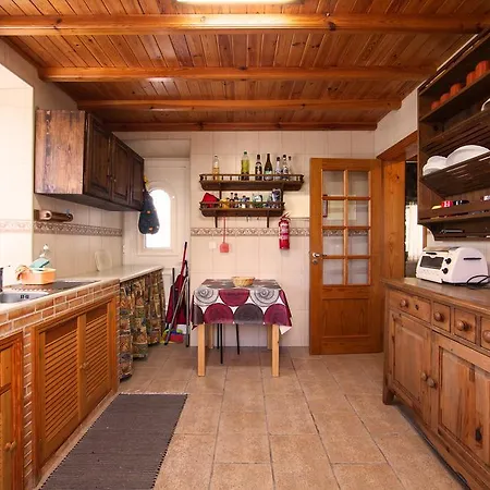 Holiday home Adega Poca Prainha (Sao Roque do Pico)