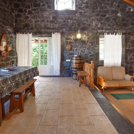 Holiday home Adega Poca Prainha (Sao Roque do Pico)