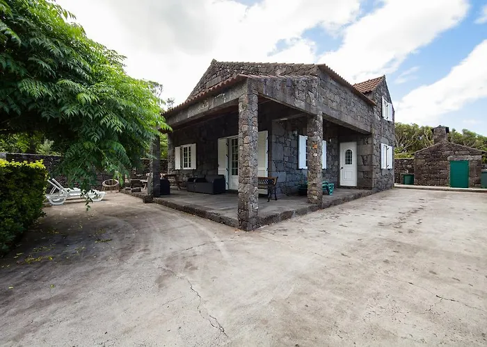 Holiday home Adega Poca