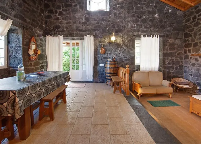 別荘 Adega Poca Prainha (Sao Roque do Pico)